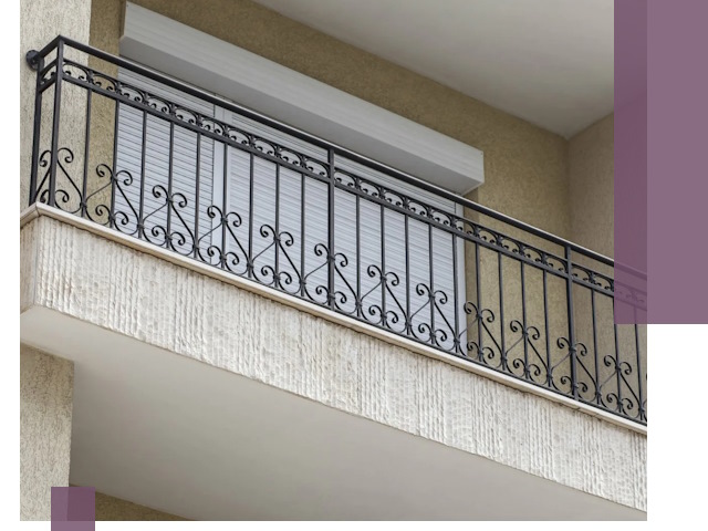 Балконные ограждения из металла и стекла в Якутске для домов