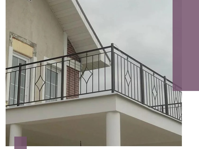 Изготовление балконных ограждений в Якутске из металла и стекла