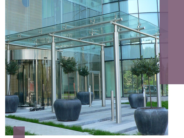 Навесы из стекла на заказ в Якутске — монтаж и установка