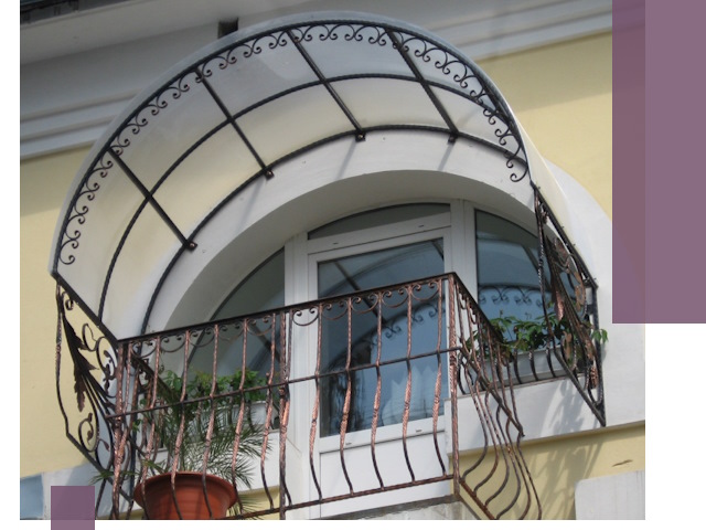 Козырьки над балконом в Якутске — изготовление и монтаж