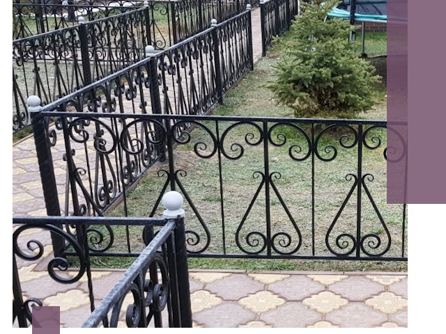 Кованые газонные ограждения под ключ в Якутске